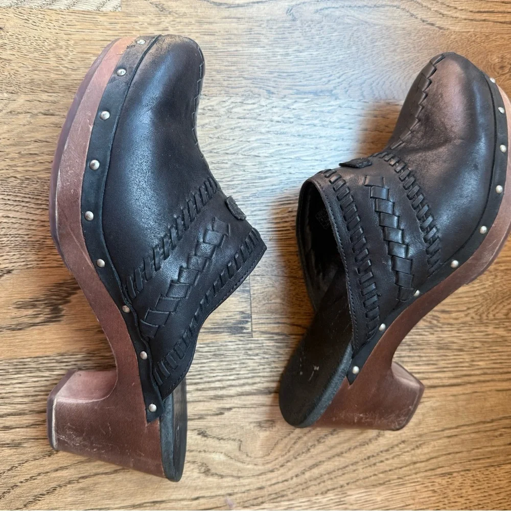 UGG Black Leather women Clogs